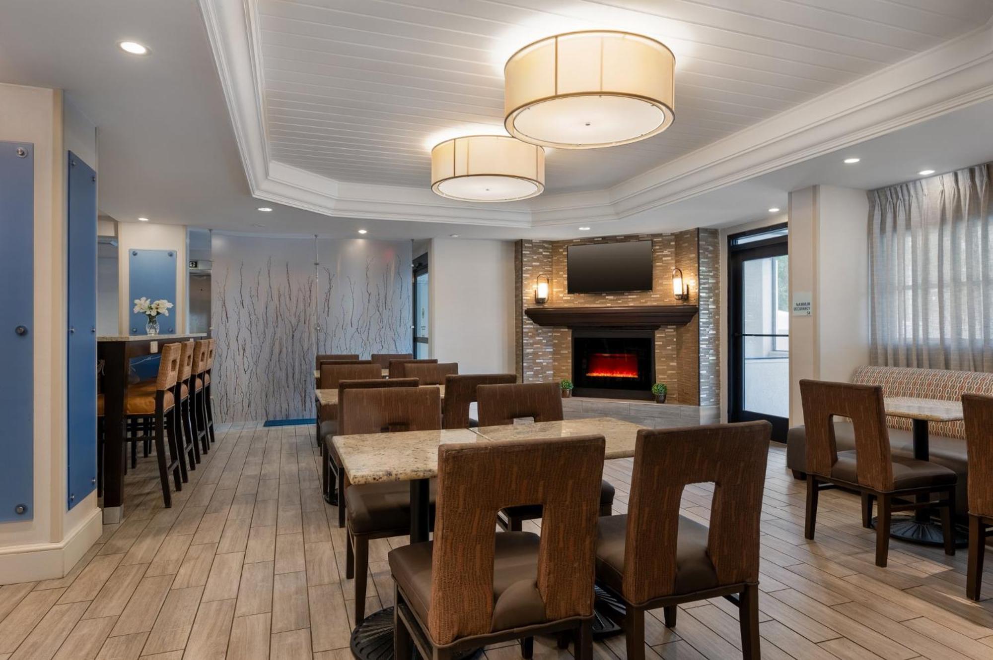 Holiday Inn Express Tallahassee By Ihg Exterior foto