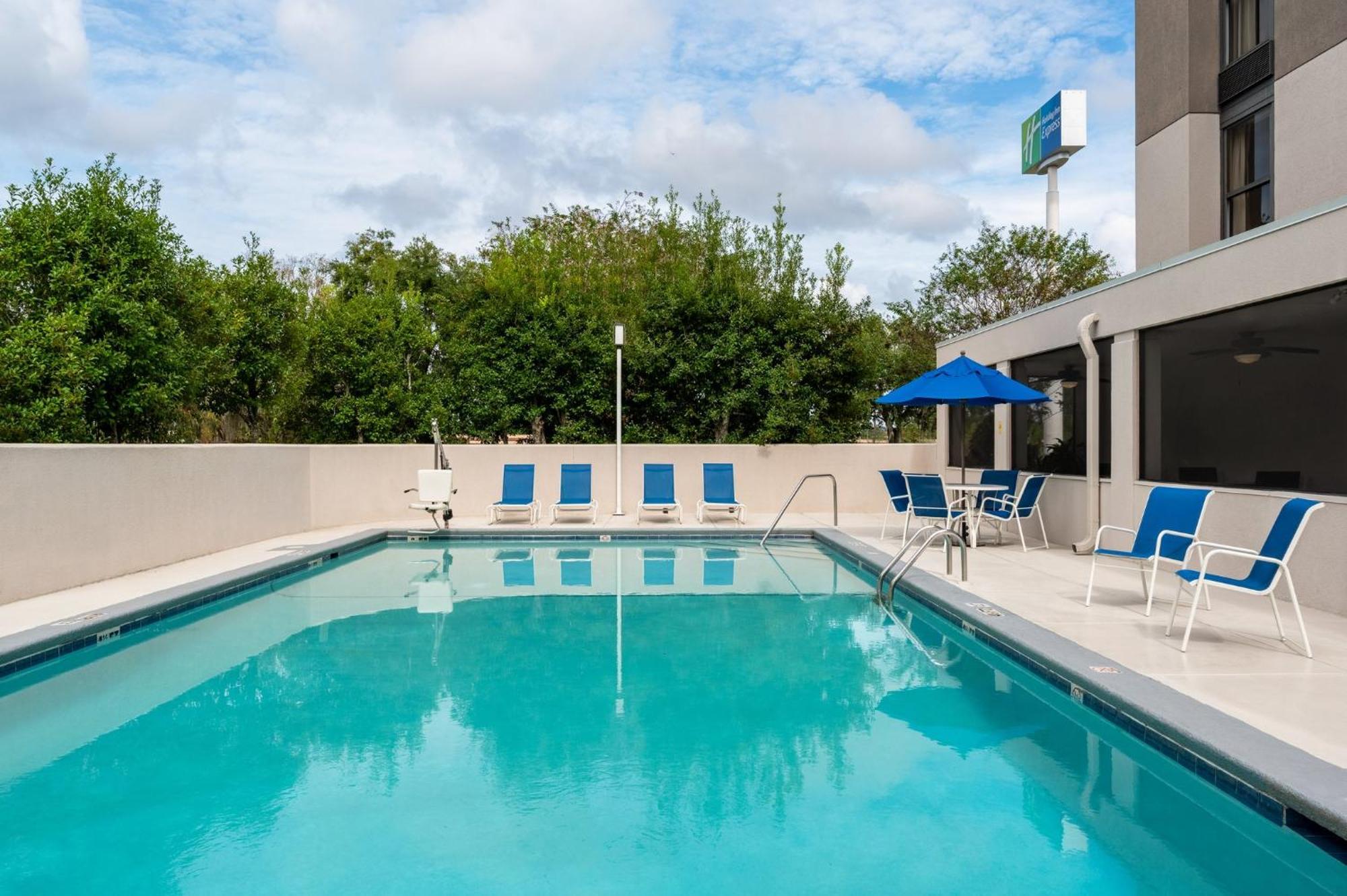 Holiday Inn Express Tallahassee By Ihg Exterior foto